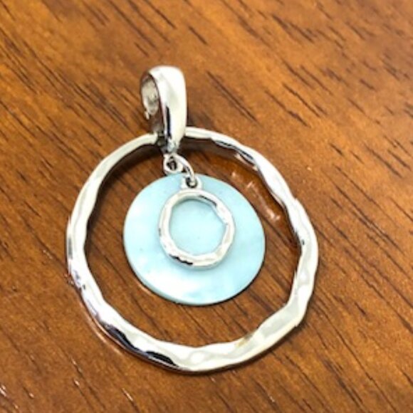 Silver Tone Blue Multi Circular Oval Pendant Pre-Owned - Picture 1 of 9